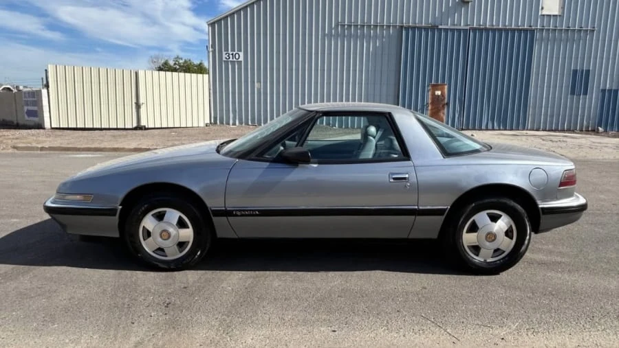 1990 Buick Reatta - Image 6 of 15
