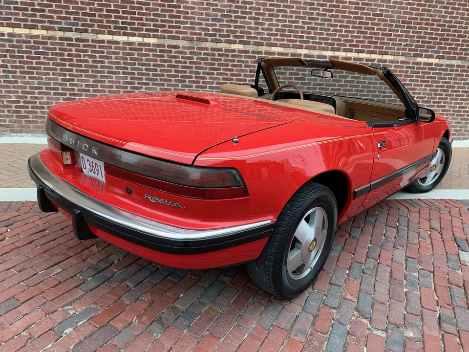 1990 Buick Reatta - Image 15 of 31