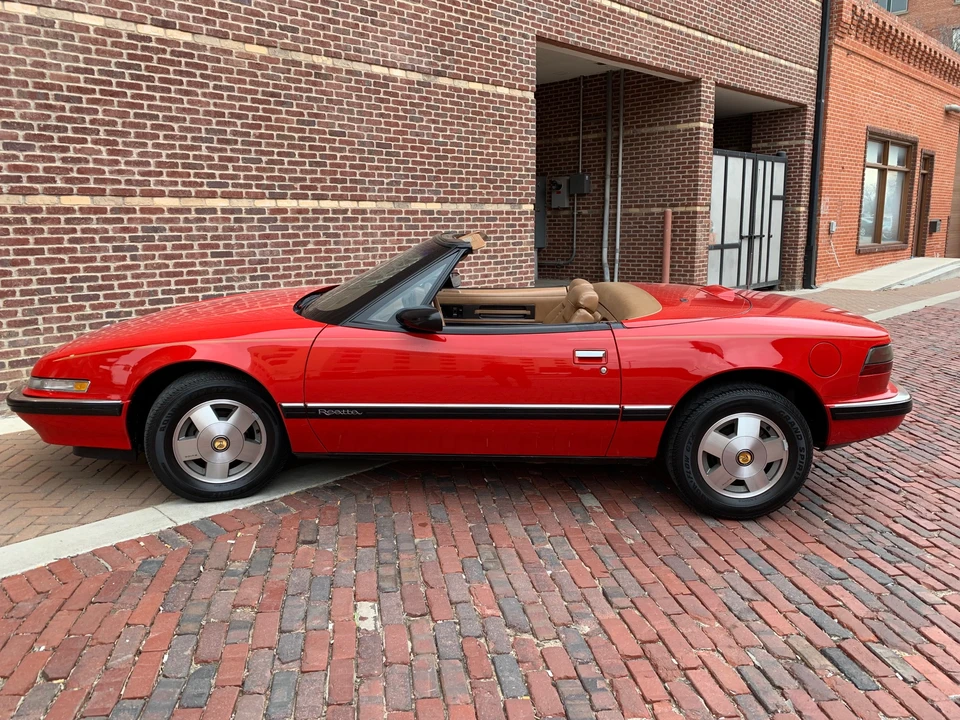 1990 Buick Reatta - Image 10 of 31