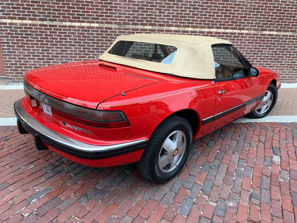 1990 Buick Reatta - Image 14 of 31