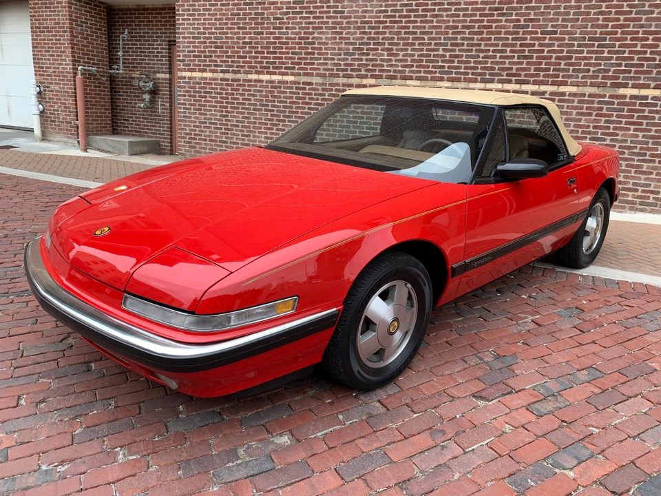 1990 Buick Reatta - Image 7 of 31