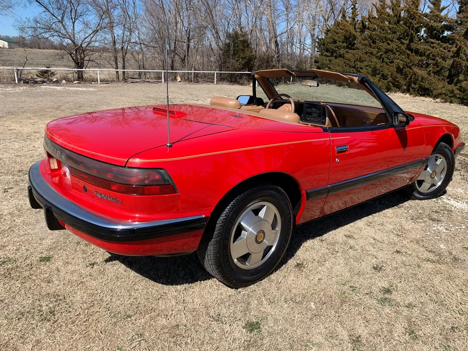 1990 Buick Reatta - Image 16 of 31