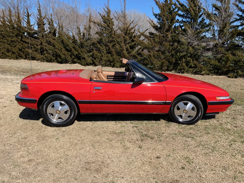 1990 Buick Reatta - Image 20 of 31
