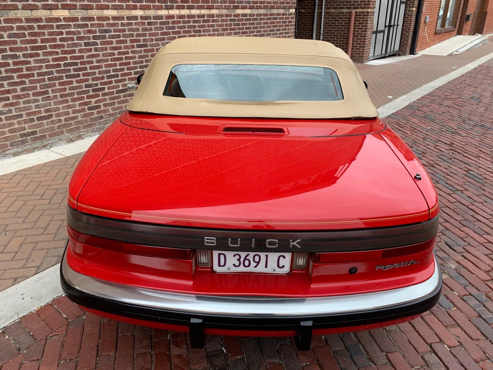 1990 Buick Reatta - Image 12 of 31