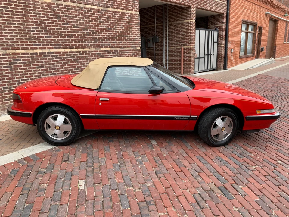 1990 Buick Reatta - Image 18 of 31
