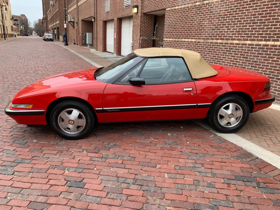 1990 Buick Reatta - Image 9 of 31