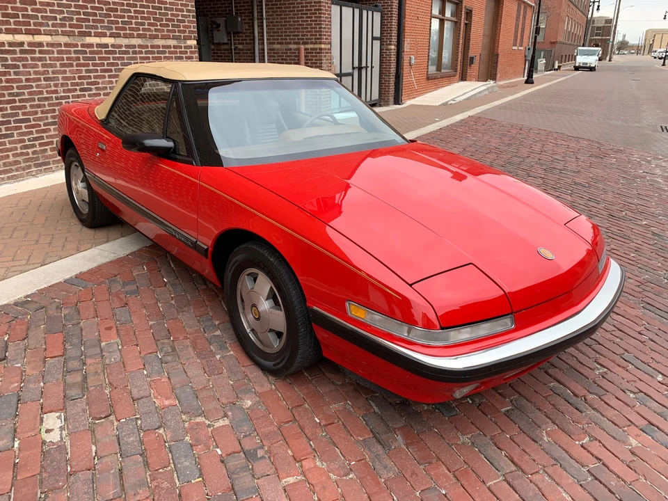 1990 Buick Reatta - Image 2 of 31