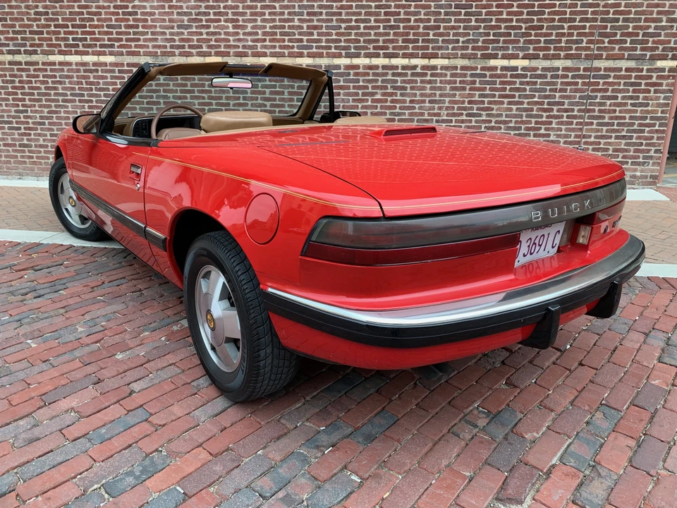 1990 Buick Reatta - Image 11 of 31