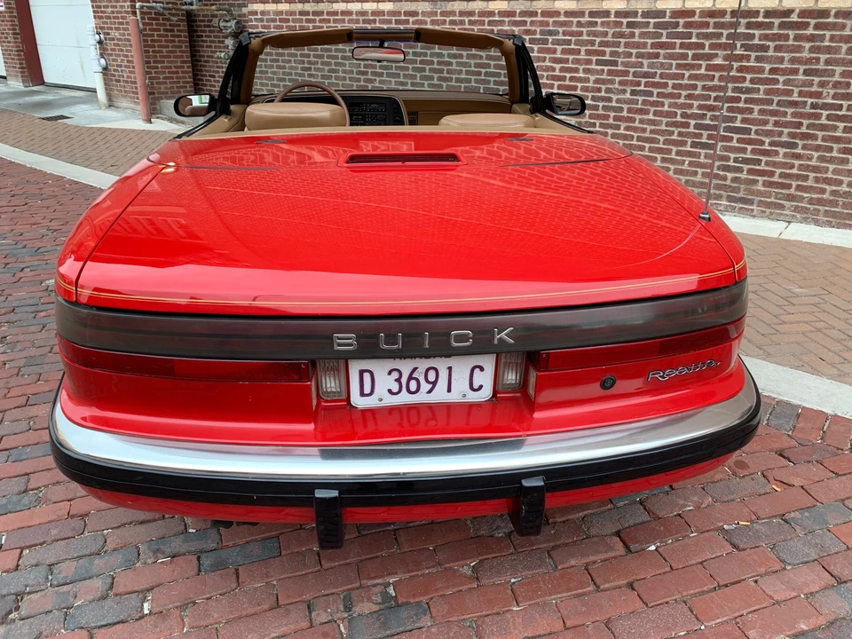1990 Buick Reatta - Image 13 of 31