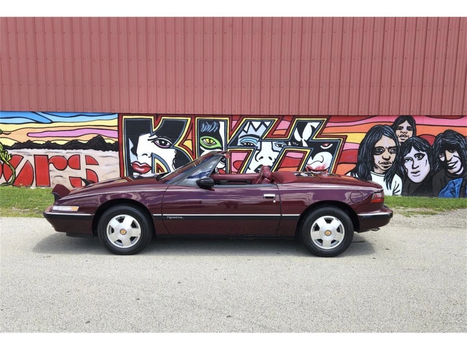 1990 Buick Reatta - Image 4 of 21