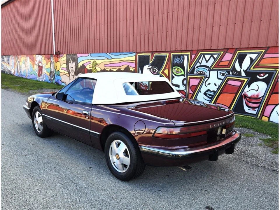 1990 Buick Reatta - Image 6 of 21