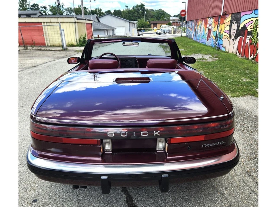 1990 Buick Reatta - Image 9 of 21