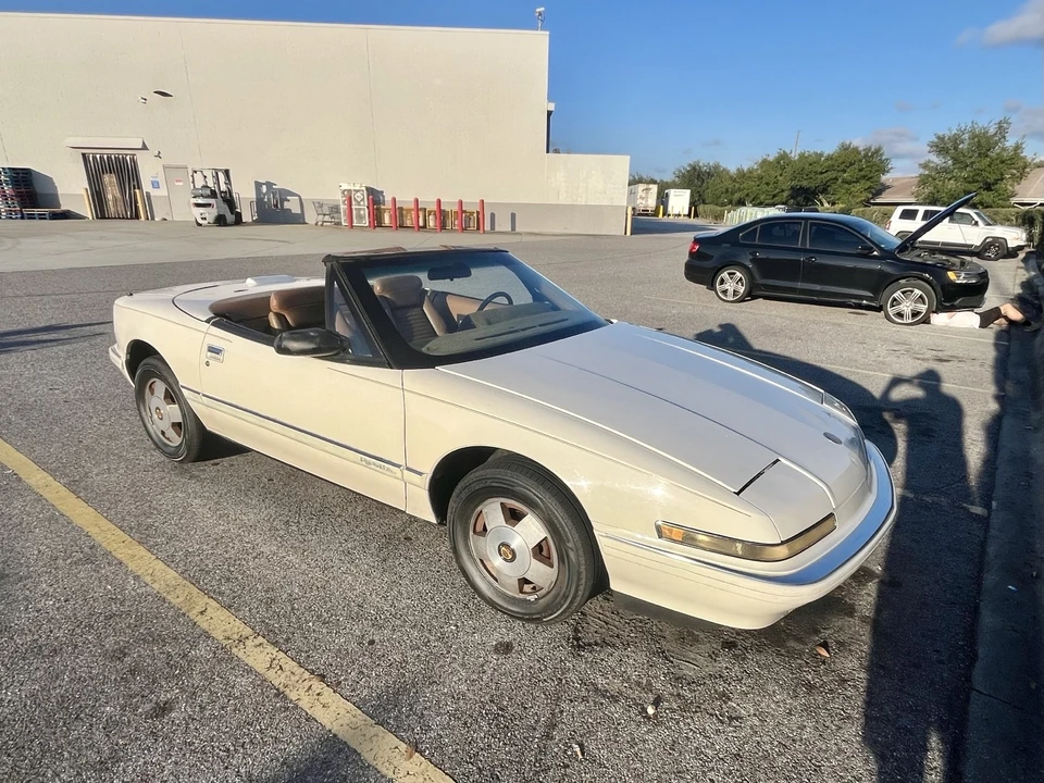 1990 Buick Reatta - Image 2 of 15