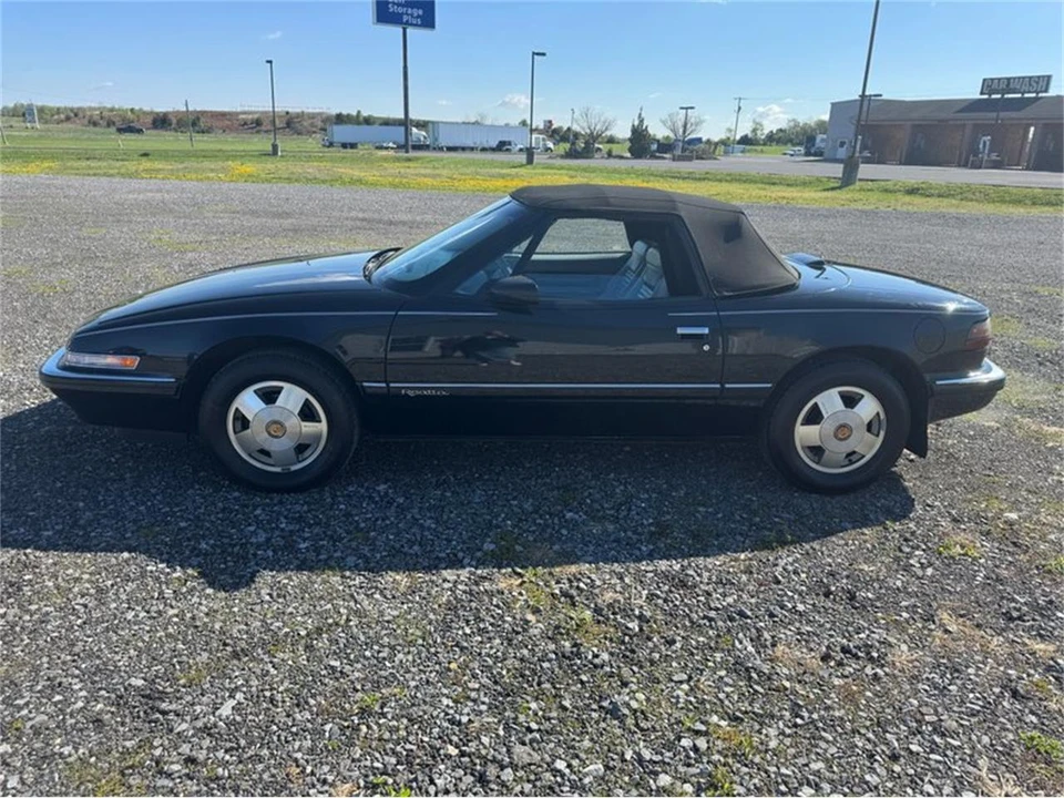 1990 Buick Reatta - Image 3 of 10
