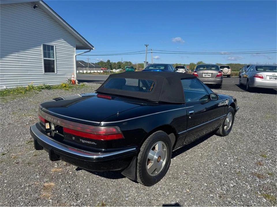 1990 Buick Reatta - Image 7 of 10
