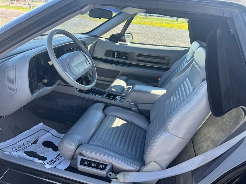 1990 Buick Reatta - Image 10 of 10