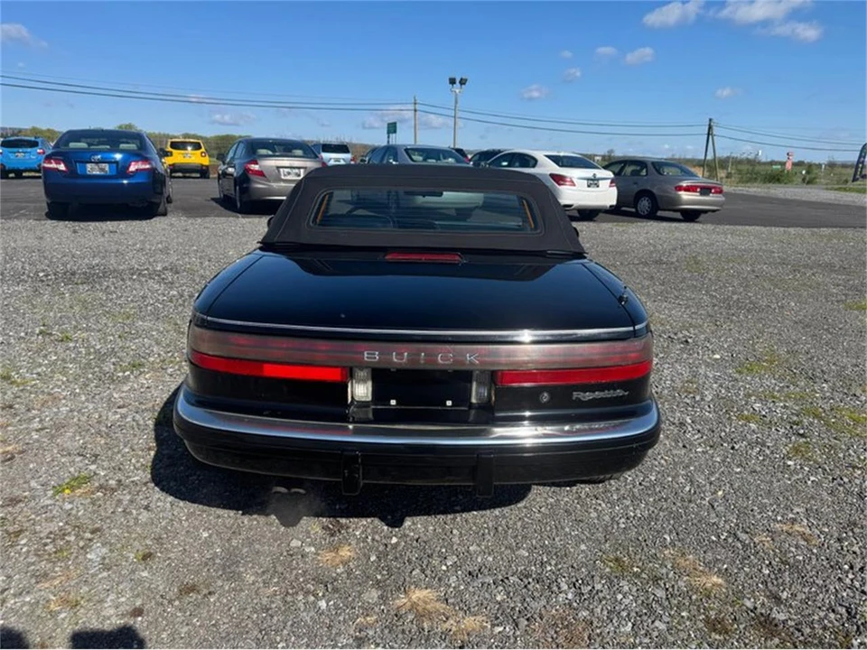 1990 Buick Reatta - Image 5 of 10
