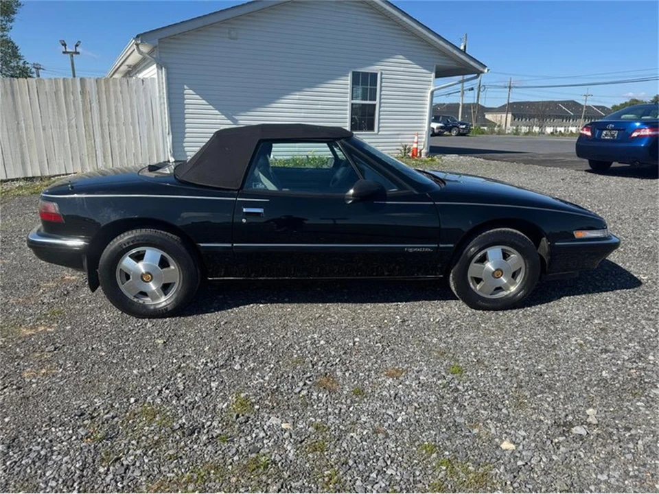1990 Buick Reatta - Image 6 of 10