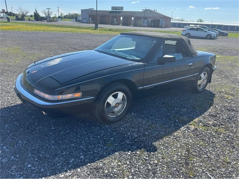 1990 Buick Reatta - Image 2 of 10