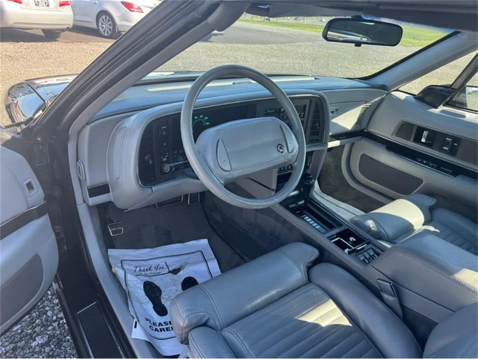 1990 Buick Reatta - Image 9 of 10