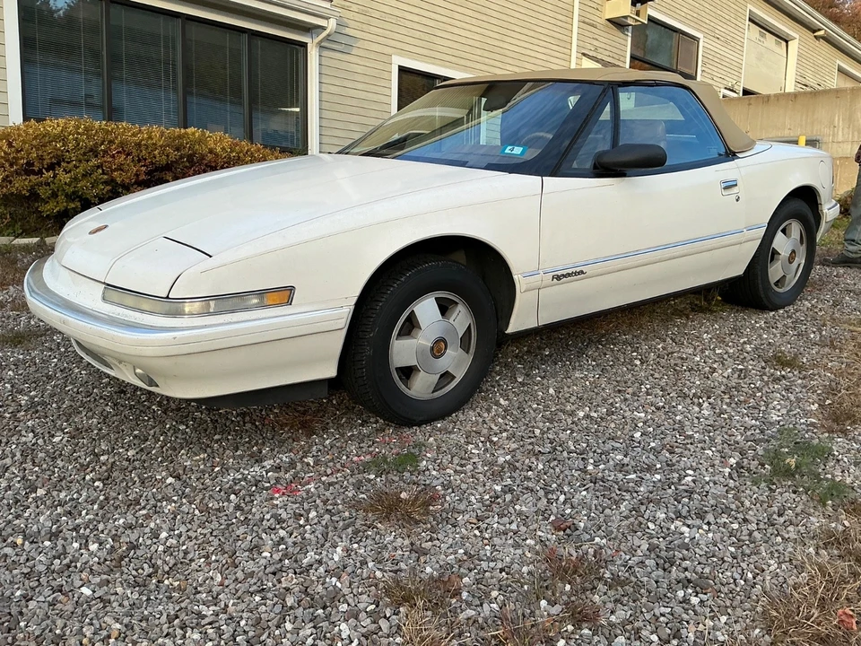 1990 Buick Reatta - Image 2 of 16