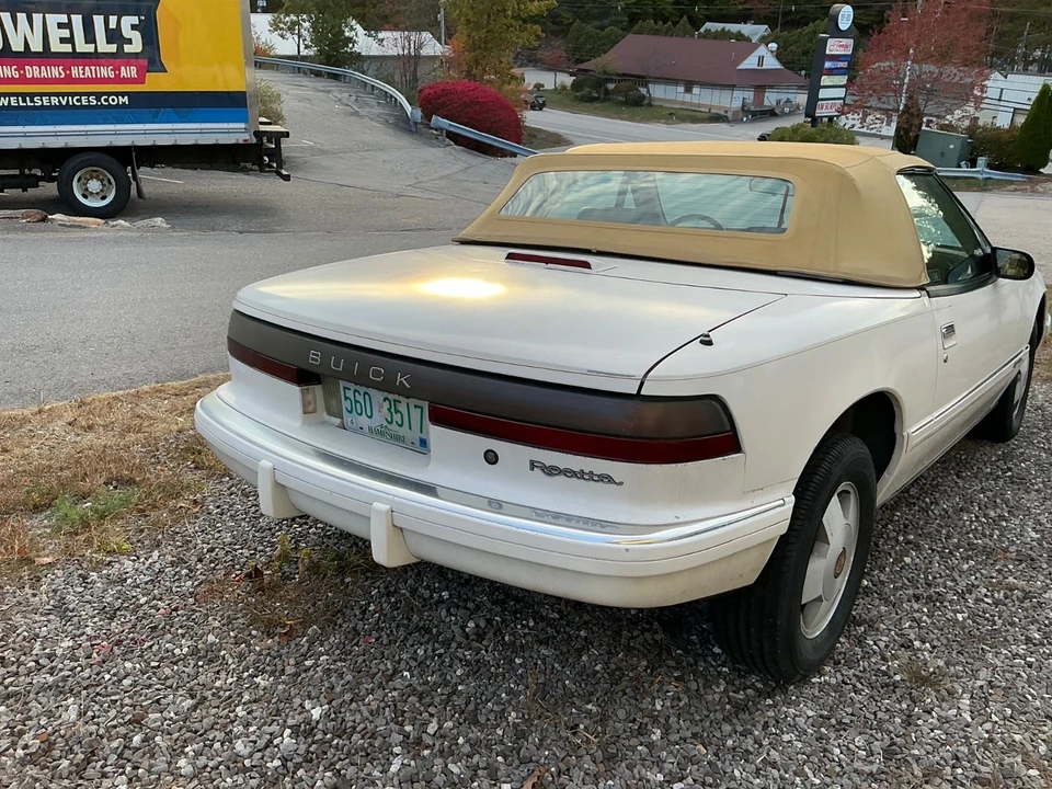 1990 Buick Reatta - Image 7 of 16