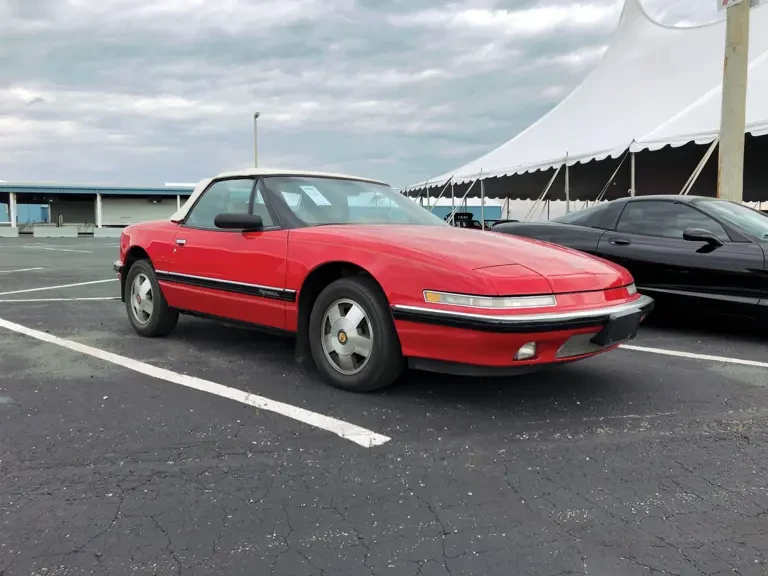 1990 Buick Reatta - Image 2 of 10