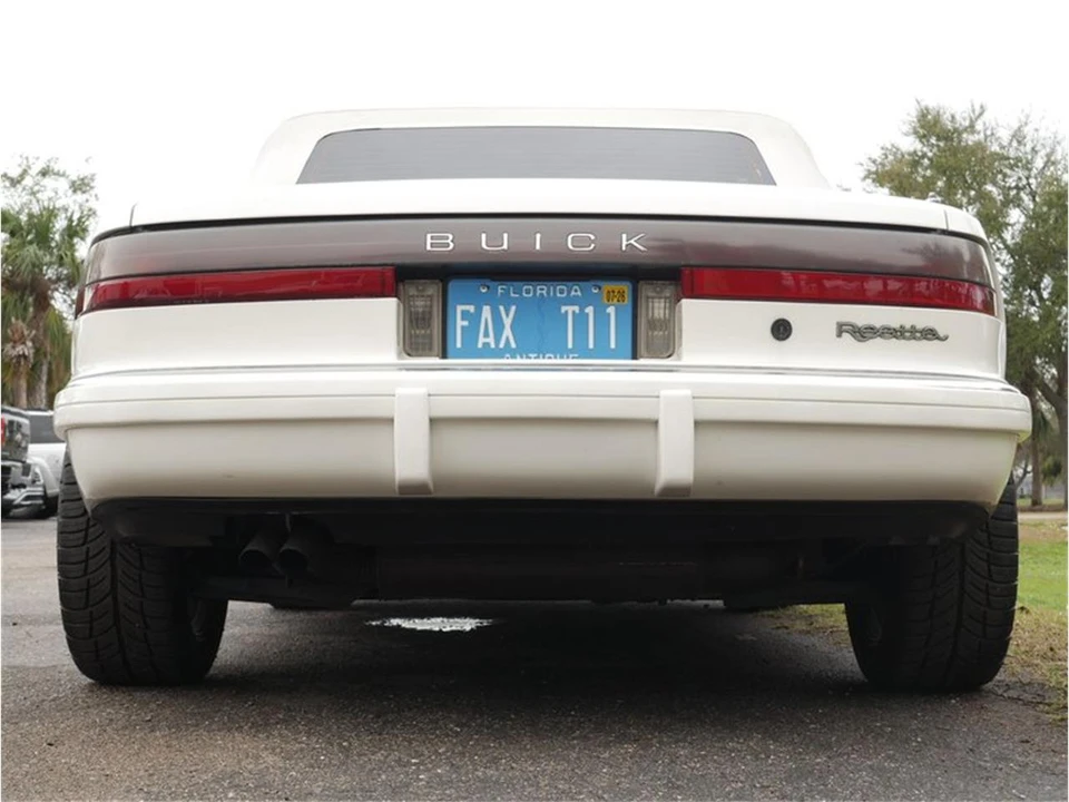1990 Buick Reatta - Image 21 of 31