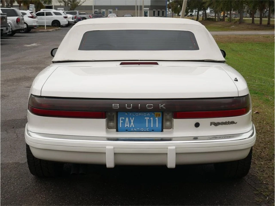 1990 Buick Reatta - Image 22 of 31