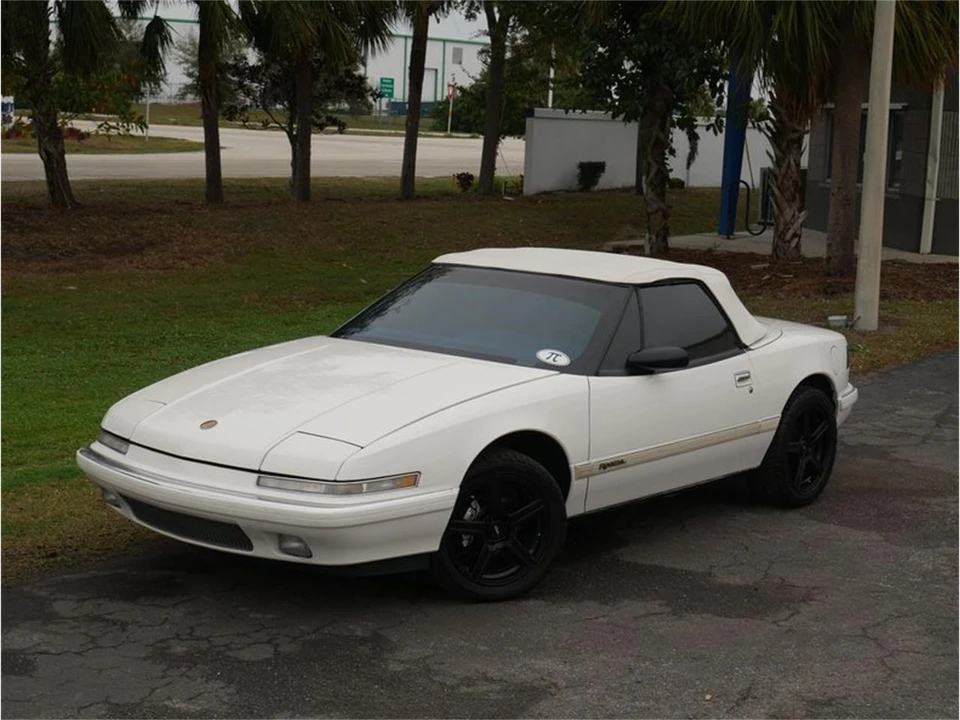 1990 Buick Reatta - Image 14 of 31