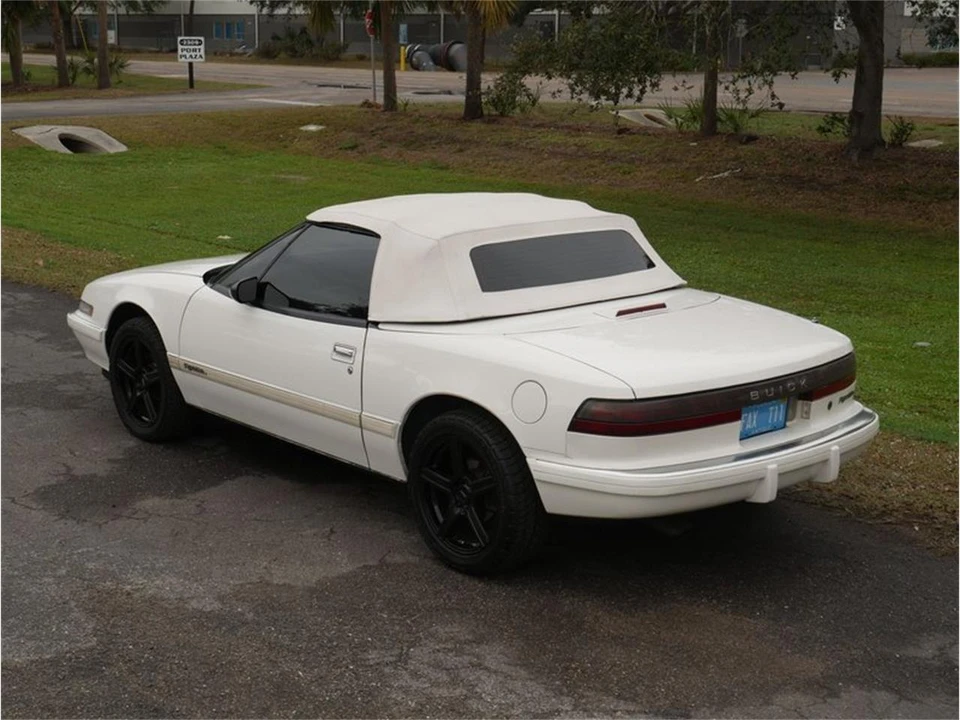 1990 Buick Reatta - Image 20 of 31