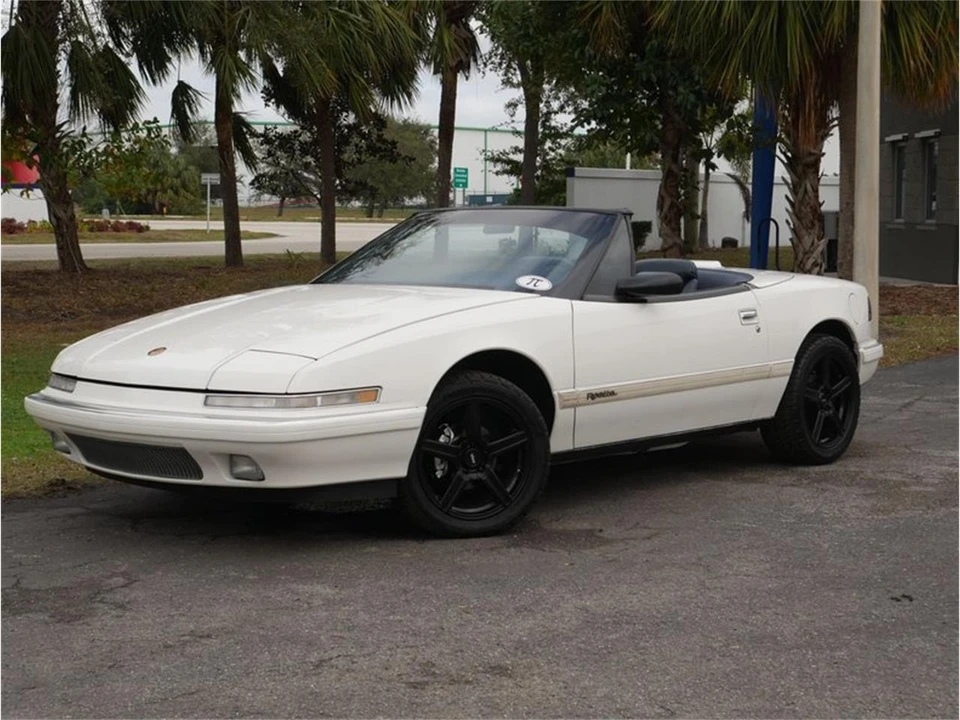 1990 Buick Reatta - Image 10 of 31
