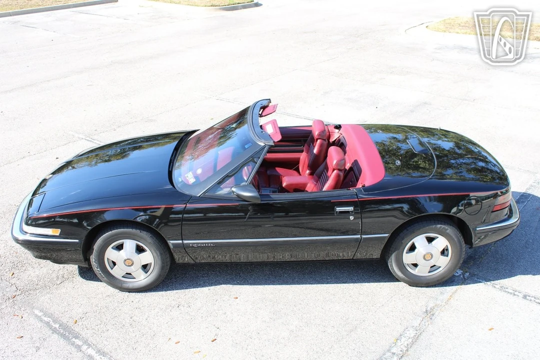 1990 Buick Reatta - Image 11 of 12