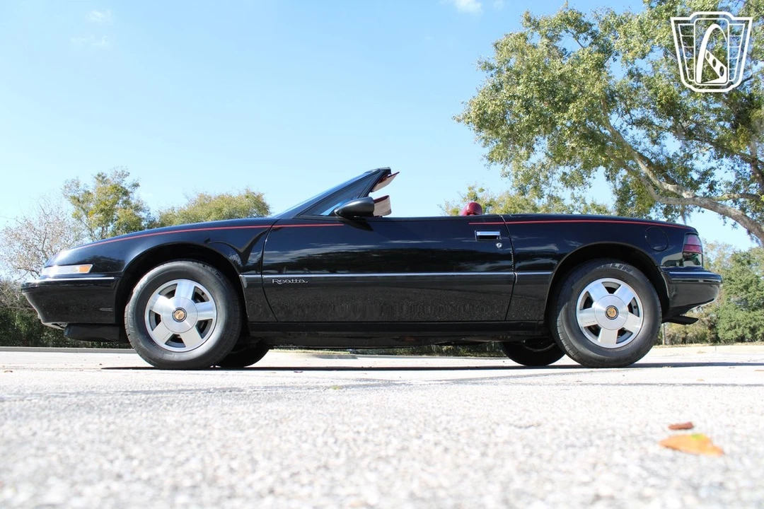 1990 Buick Reatta - Image 9 of 12