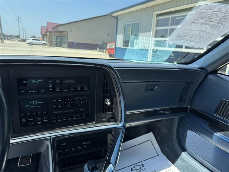 1990 Buick Reatta - Image 20 of 30