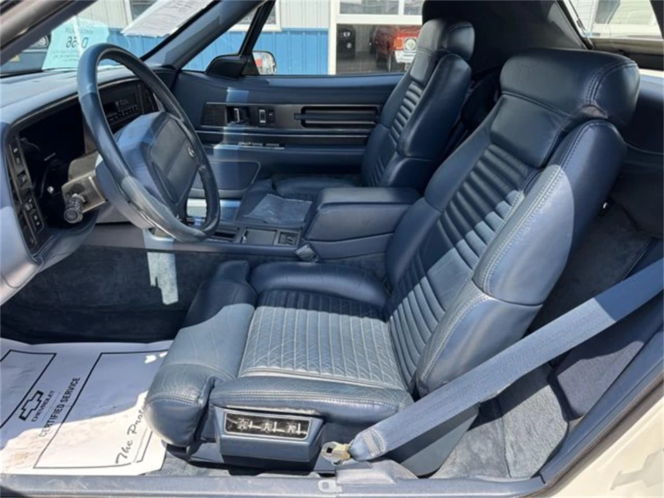 1990 Buick Reatta - Image 16 of 30