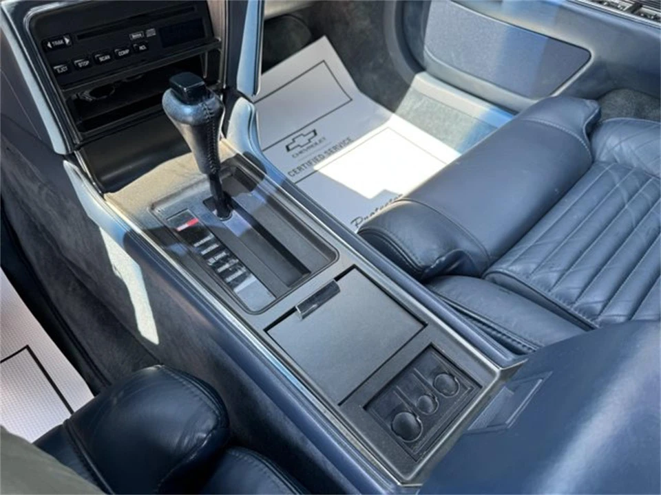 1990 Buick Reatta - Image 22 of 30