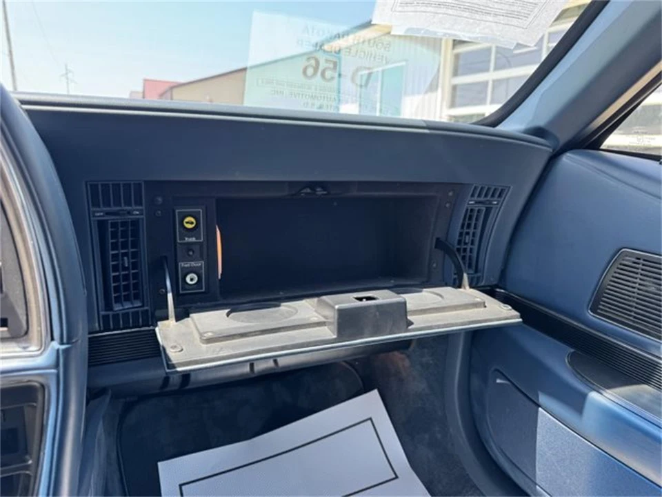 1990 Buick Reatta - Image 23 of 30