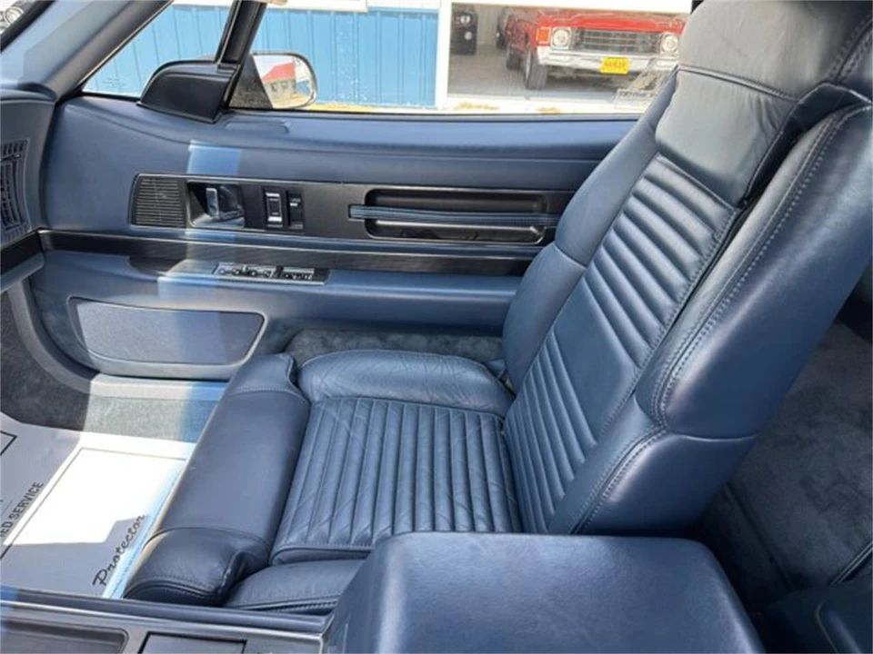 1990 Buick Reatta - Image 24 of 30