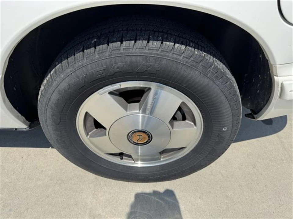 1990 Buick Reatta - Image 29 of 30