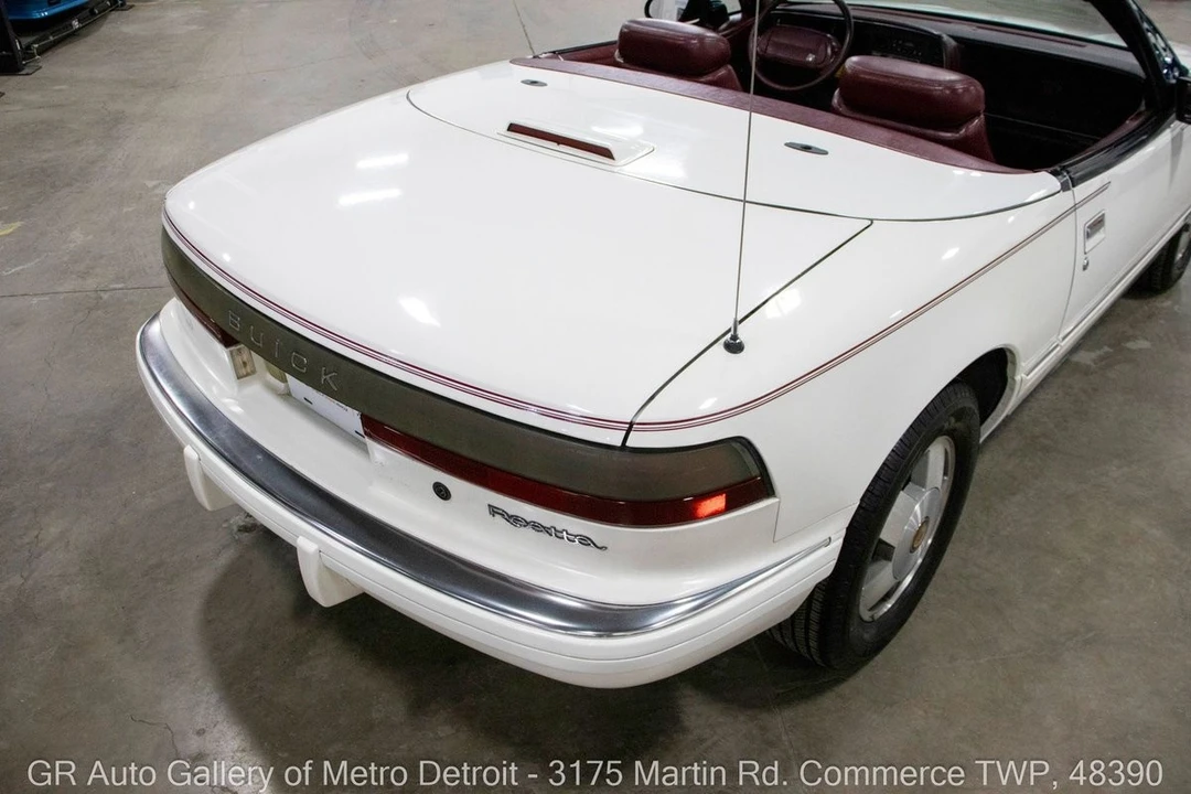 1990 Buick Reatta - Image 16 of 21