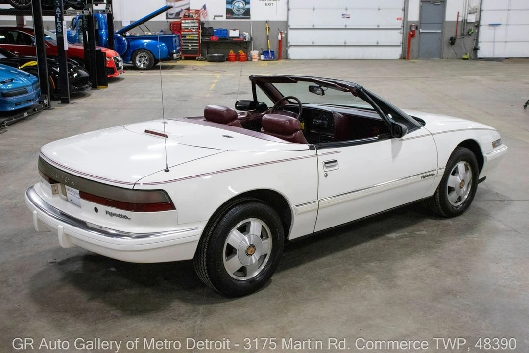 1990 Buick Reatta - Image 8 of 12