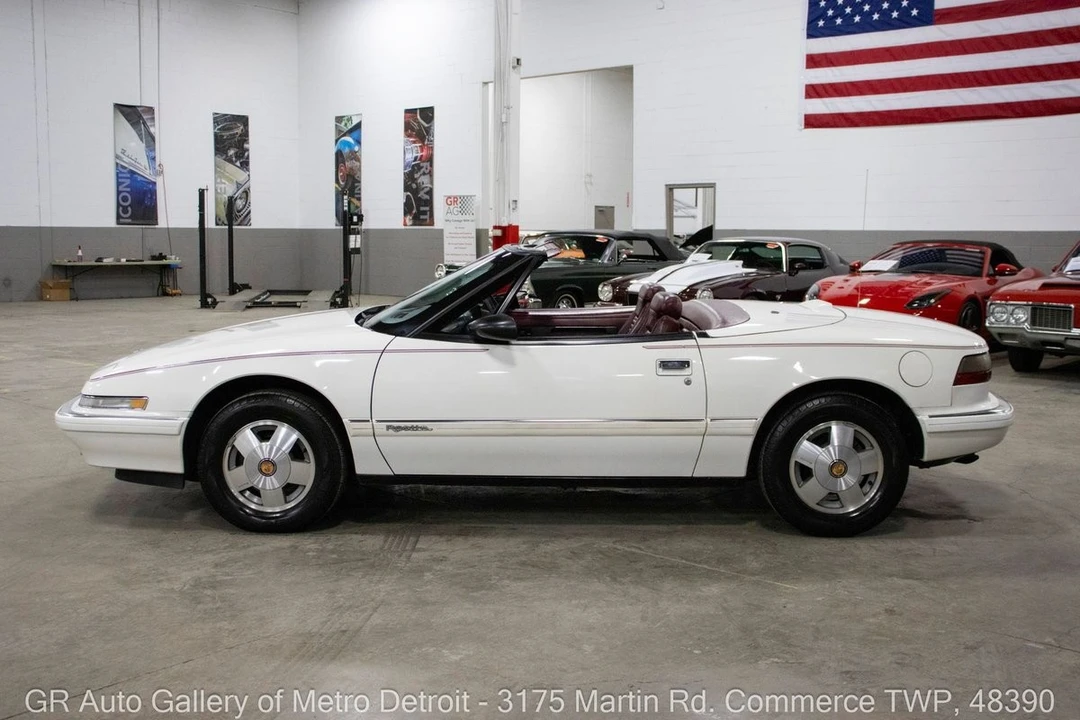 1990 Buick Reatta - Image 4 of 12