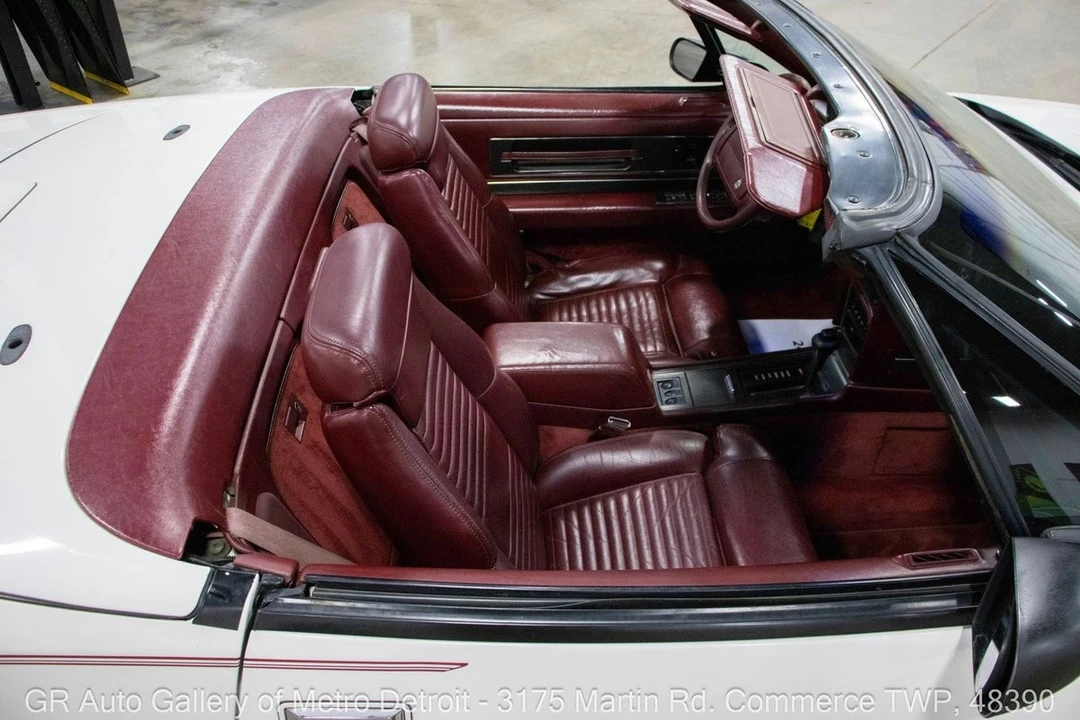 1990 Buick Reatta - Image 15 of 21