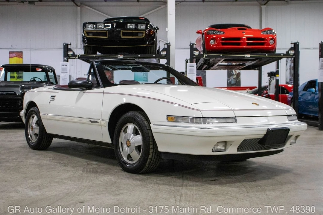 1990 Buick Reatta - Image 11 of 21