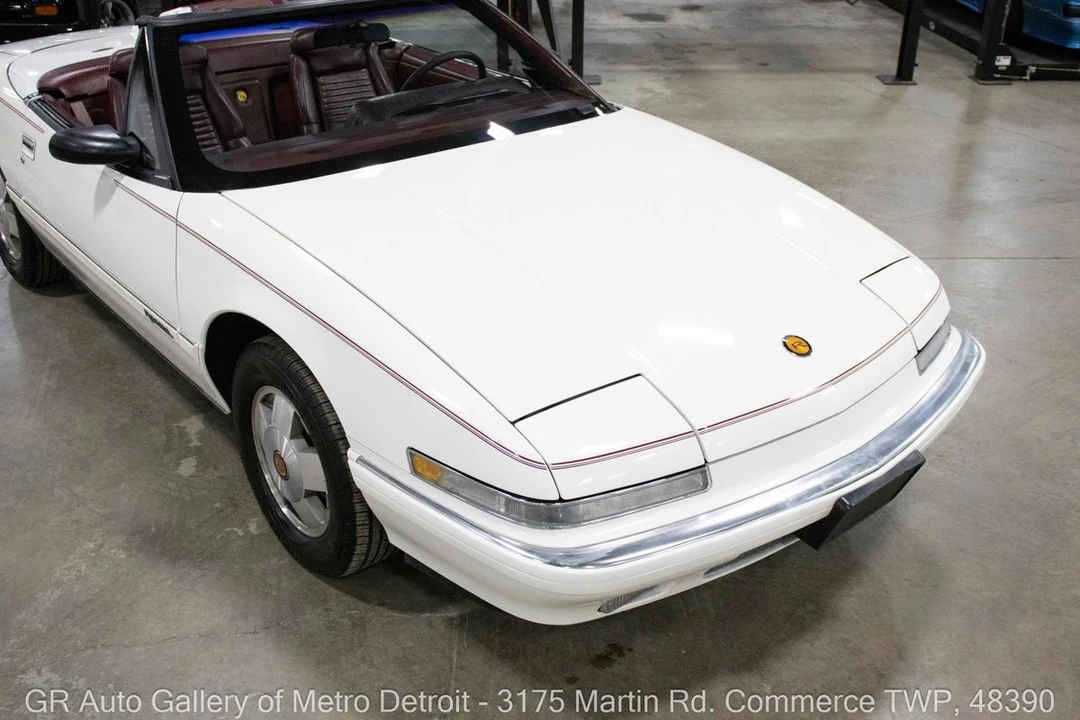 1990 Buick Reatta - Image 14 of 21