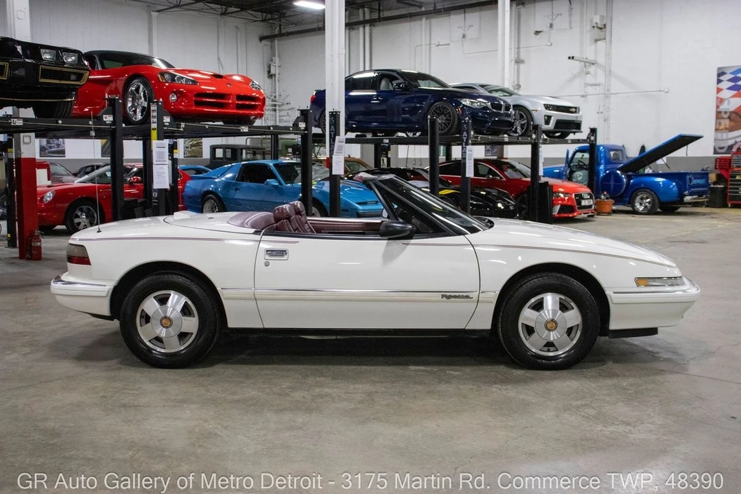 1990 Buick Reatta - Image 9 of 21
