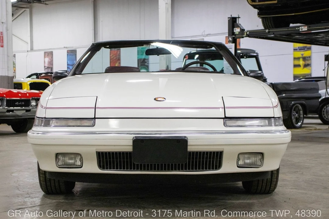 1990 Buick Reatta - Image 13 of 21