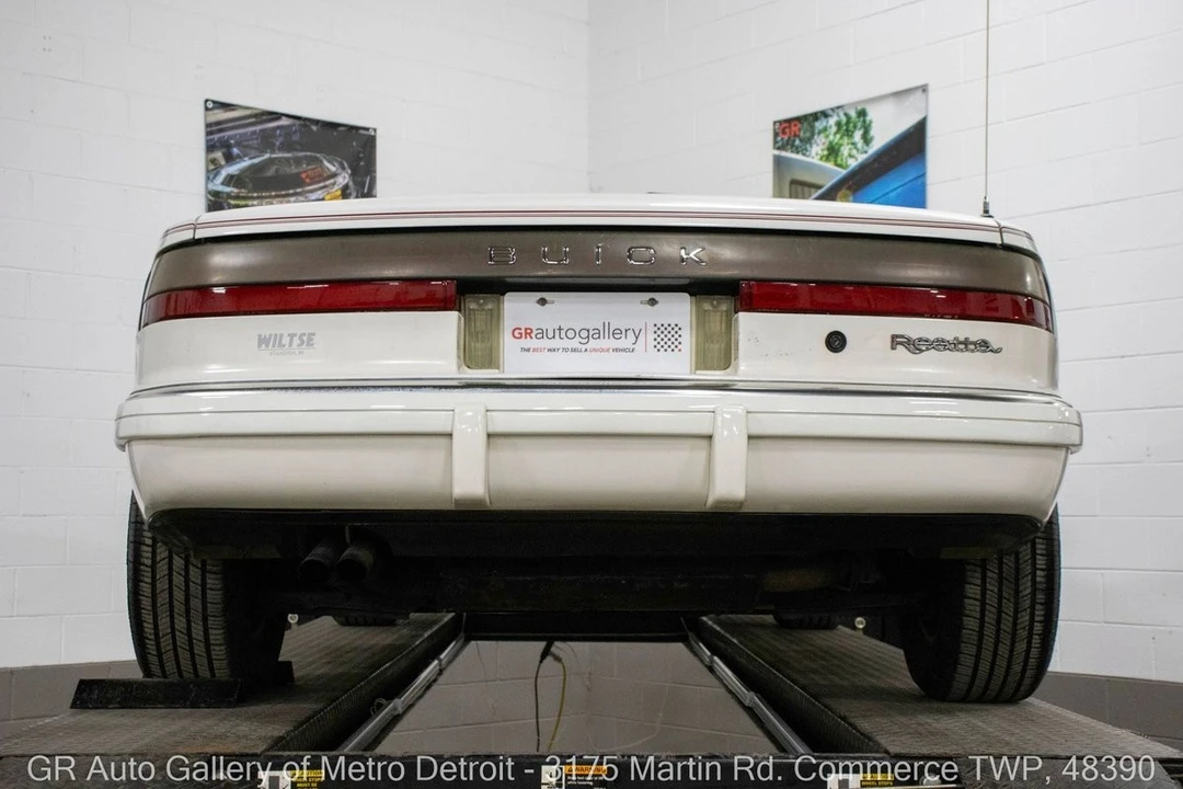 1990 Buick Reatta - Image 21 of 21