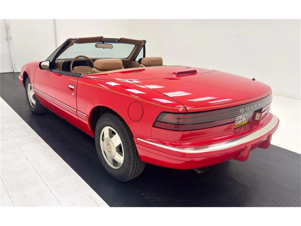 1990 Buick Reatta - Image 6 of 31